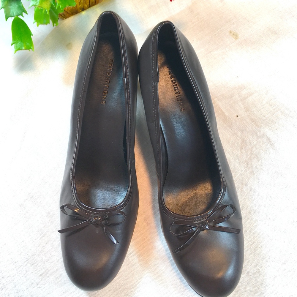 Predictions Deep Brown Heels size 8